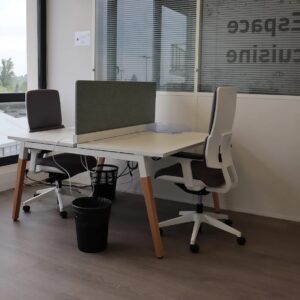 Intérieur du centre de formation DFCF Formations avec salle de cours et équipements pédagogiques