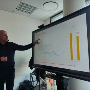 Intérieur du centre de formation DFCF Formations avec salle de cours et équipements pédagogiques