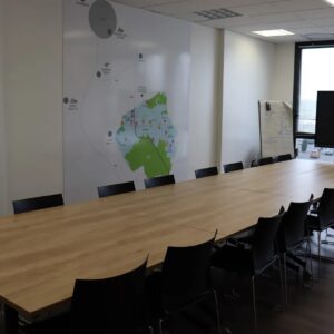 Intérieur du centre de formation DFCF Formations avec salle de cours et équipements pédagogiques