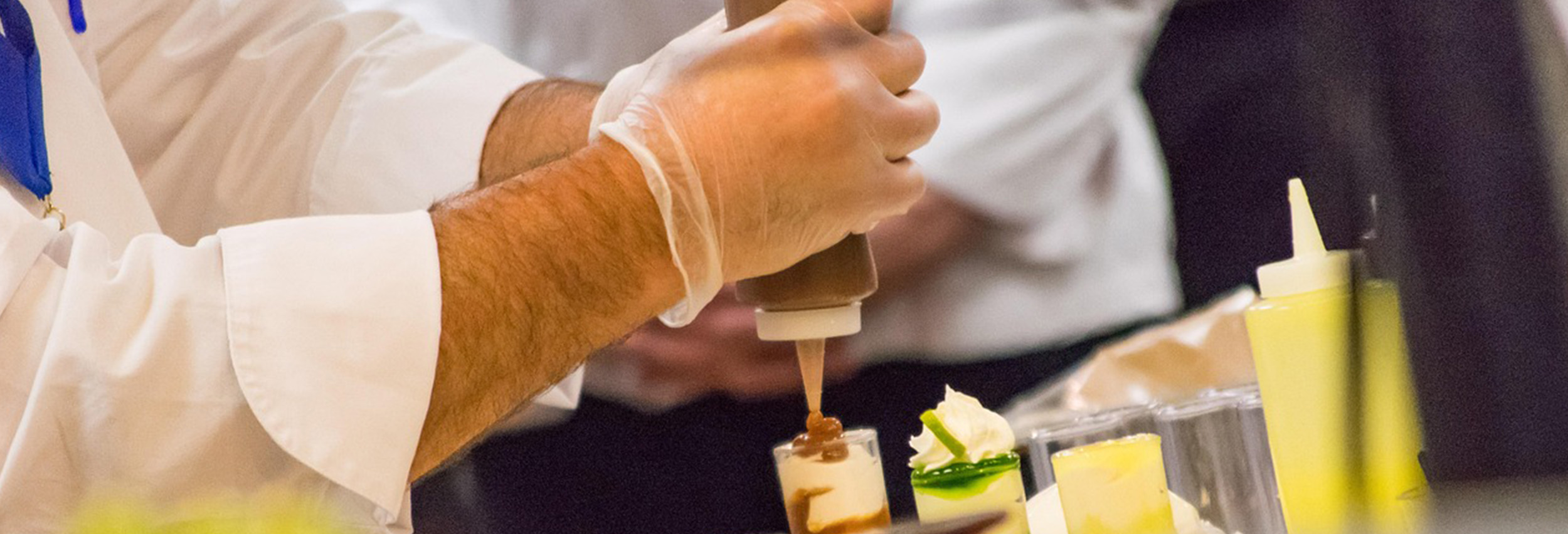 Apprenant suivant la formation Commis de Cuisine chez DFCF Formations en cuisine professionnelle